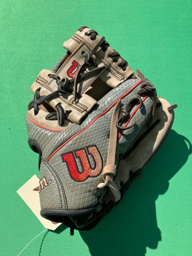 Wilson A2000 RH Infield Baseball Glove 11.25" (Used)