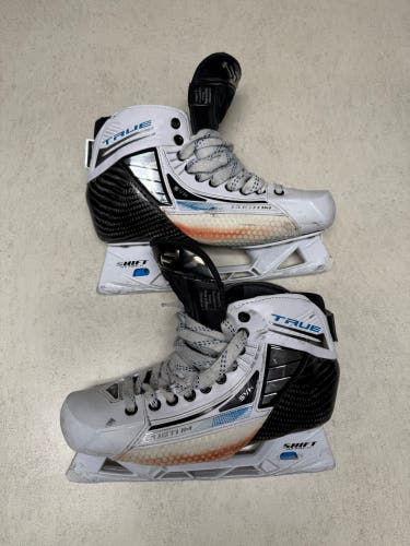 True Pro Custom Hockey Skates 9.5 (Used)