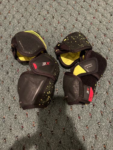 Junior Medium Bauer Vapor 3X Elbow Pads (Used)