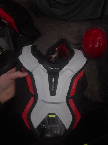 Men's Intermediate Medium Bauer Vapor Shift Pro Shoulder Pads (Used)