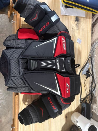 Small / Medium CCM Extreme Flex E2.5 Goalie Chest Protector (Used)