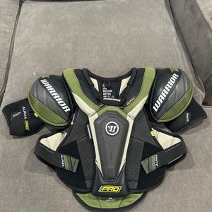 Men's Medium Senior Warrior ALPHA LX PRO Shoulder Pads (Used)