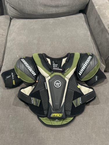 Men's Medium Senior Warrior ALPHA LX PRO Shoulder Pads (Used)
