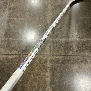 Intermediate Bauer Proto-R Hockey Stick Right Handed P28 50 Flex (Used)