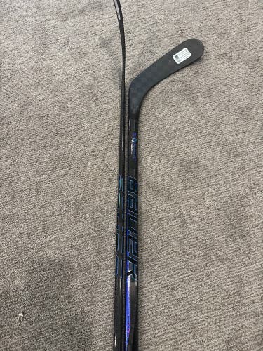 Senior Bauer Twitch Right Handed Hockey Stick P92 77 Flex (New)