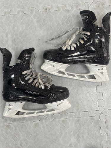 Intermediate Bauer Supreme Mach Hockey Skates 6 (Used)