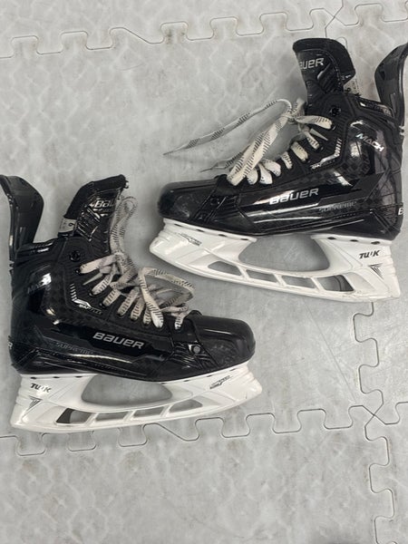 Intermediate Bauer Supreme Mach Hockey Skates 6 (Used)