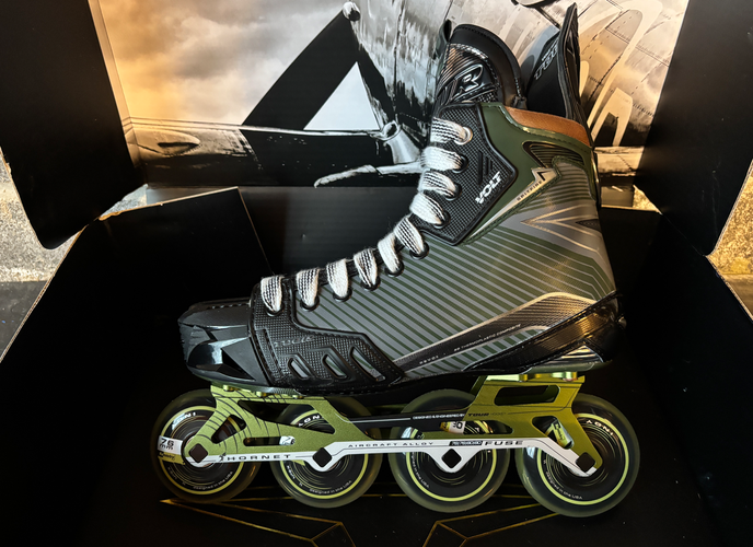 Tour Volt Spitfire Hockey Skates Size 8 (Used)