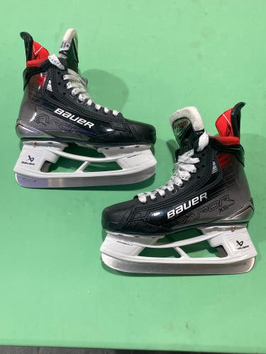 Intermediate Bauer Vapor X5 Pro Hockey Skates Size 4 (Used)