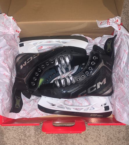 New CCM Tacks XF Pro Sz 8 Regular Width