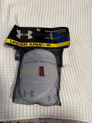 Large Adult Under Armour Command pro Shoulder Pads (New)