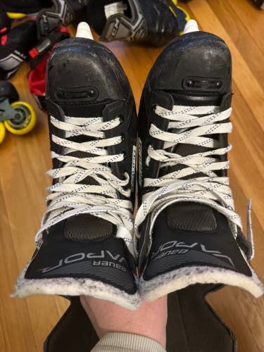 Bauer Vapor VOLT Hockey Skates 7 (Used)