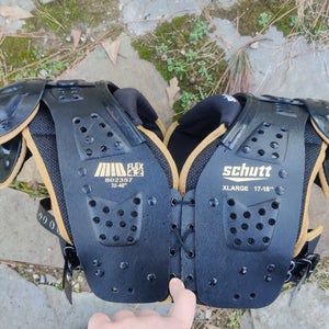 Extra Large Youth Schutt MID-FLEX 4.2 Shoulder Pads (Used)