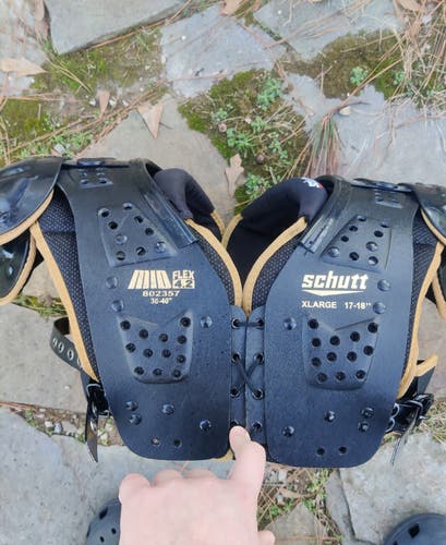 Extra Large Youth Schutt MID-FLEX 4.2 Shoulder Pads (Used)