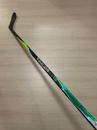 New Pro Stock Bauer Hyperlite 2 (Dressed as Flylite) P28 77 Flex
