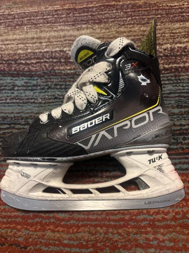 Bauer Vapor X Hockey Skates Regular Width Size 3 (Used)