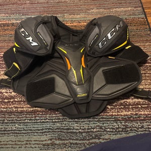 Men's Large Junior CCM Tacks 9080 Shoulder Pads (Used)