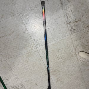 57” Bauer Nexus Tracer Right Handed Hockey Stick P28 40 Flex (Used) original length no cut