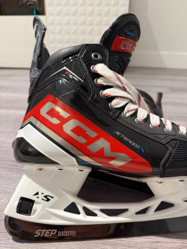 2023 CCM JetSpeed FT6 Pro Hockey Skates Regular Width 8.5 (Used)