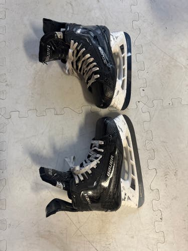 Bauer Supreme Mach Hockey Skates Size 5 (Used)
