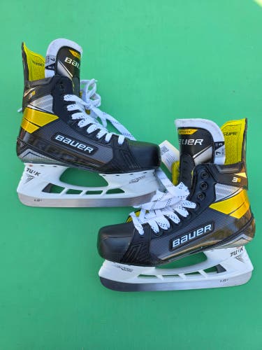 Senior Bauer Supreme 3S Pro Hockey Skates Regular Width 7 (Used)