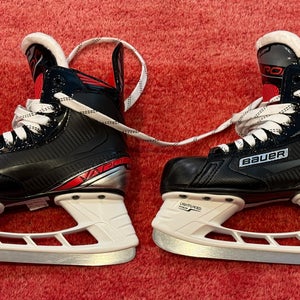 2020 Bauer Vapor 2.5X Hockey Skates Regular Width Size 2 (Barely Used)
