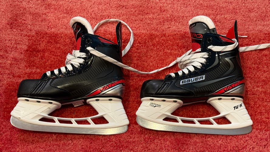 2020 Bauer Vapor 2.5X Hockey Skates Regular Width Size 2 (Barely Used)