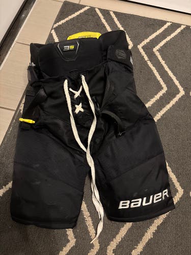 Junior Large Bauer Supreme 3S Pro Hockey Pants (Used)
