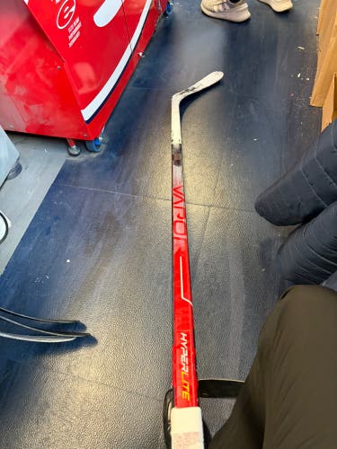 Senior Bauer Vapor Hyperlite Right Handed Hockey Stick P92 87 Flex Pro Stock (Used)