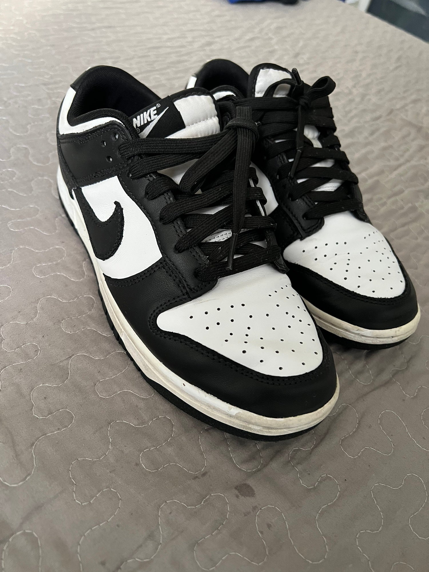 nike dunk low black and white size 10.5