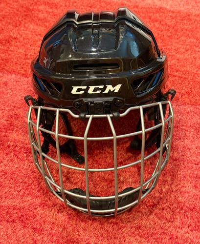 Youth CCM FitLite 3DS Helmet with Cage (Barely Used)