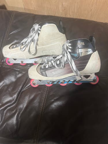 Roller/Inline Hockey Bauer Vapor XG Lite Goalie Skates Regular Width 12 (Used)