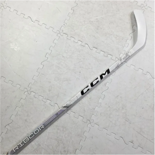 2 Pack-CCM Ribcor Trigger 9 Pro RH P28 75 Flex Hockey Stick-White(New)