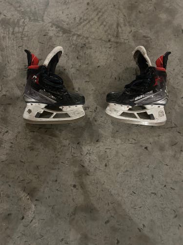 2023 Bauer Vapor X5 Pro Hockey Skates Regular Width Size 1.5 (Used)