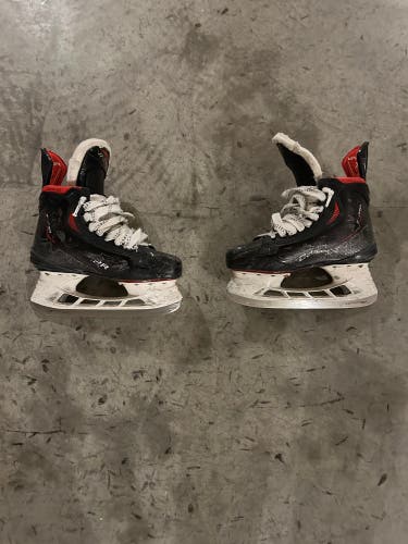 2021 Bauer Vapor 3X Pro Hockey Skates Regular Width Size 5 (Used)