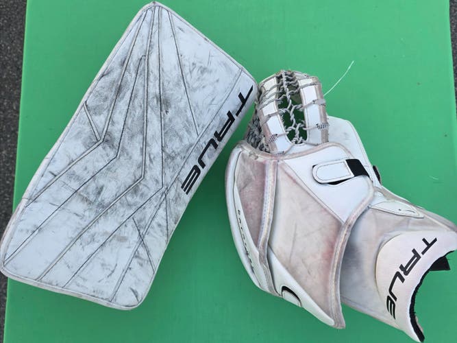 White Intermediate True Catalyst 7x3 Goalie Gloves & Blockers Regular (Used)