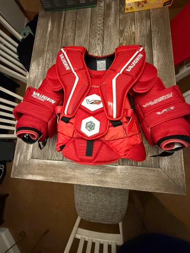 Medium Vaughn Velocity V9 Pro Carbon Goalie Chest Protector Pro Stock (Used)