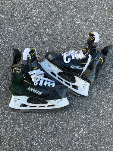 Junior Bauer Supreme 2S Pro Hockey Skates Extra Wide Width Size 4 (Used)