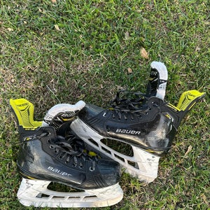 Intermediate Bauer Supreme M4 Hockey Skates Size 5.5 (Used)