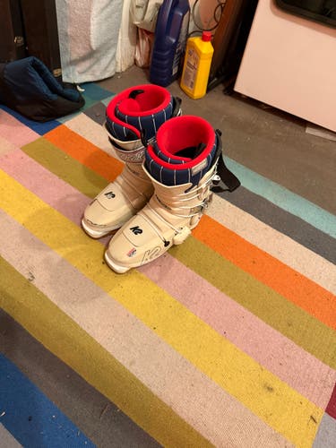 Mondo 24 & 24.5 Unisex K2 Park Revolver TBL Pro Ski Boots Medium Flex (Used)