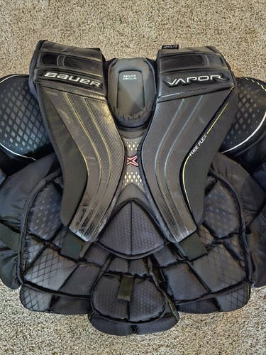 Medium Bauer Vapor 2X Pro Goalie Chest Protector (Used)