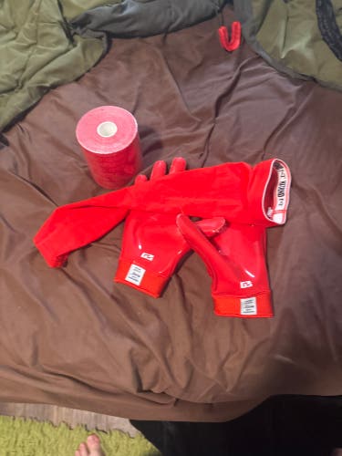 NXTRND adult medium new football gloves )