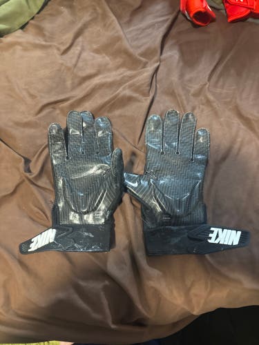 Large Adult Nike D-Tack 5.0 Gloves (Used)