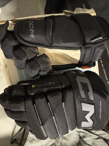 CCM Tacks 4 Roll Gloves 15" Pro Stock (Used)