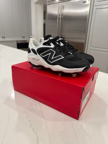 Brand New in Box!! Women's New Balance Fresh Foam X Velo v3 Metal Softball Cleats, size 8.5, black.