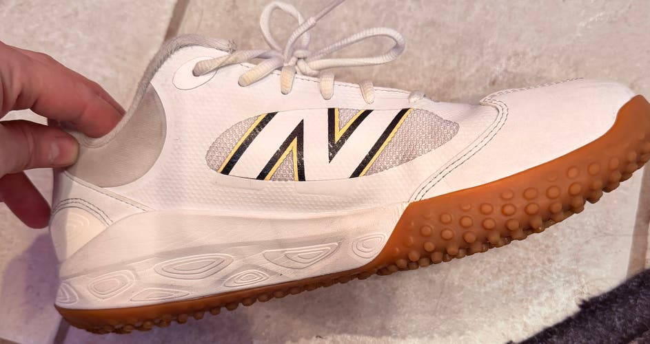 White Men's Size M 10.0 (W 11.0) Adult New Balance Low Top Turf Cleats (Used)