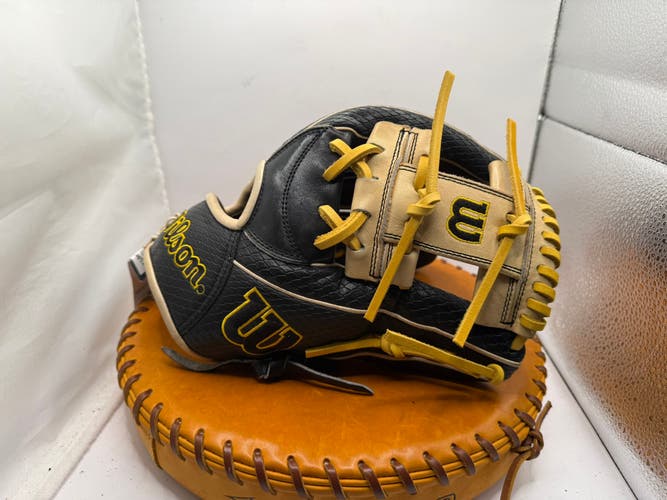 2022 Infield RH Wilson A2000 Baseball Glove 11.75" (Used)
