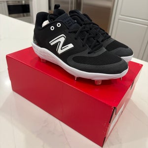 Brand New in Box!! Women’s New Balance Fresh Foam X Velo v3 Metal Softball Cleats, size 9, black.