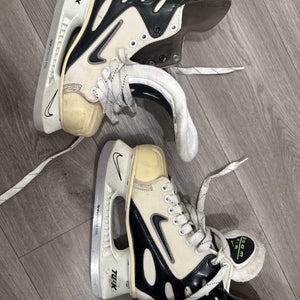 White Nike Air Inline Street Hockey Skates 5Y/ Men’s , 6.5-7 Women (I take offers)