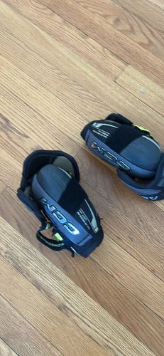 Junior Medium CCM Elbow Pads (Used)